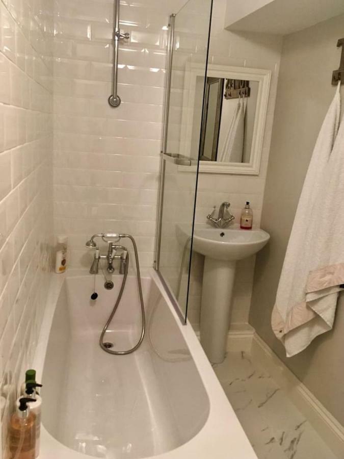 Beautiful 1Br Apartment In Historic St Aubin House Exterior foto