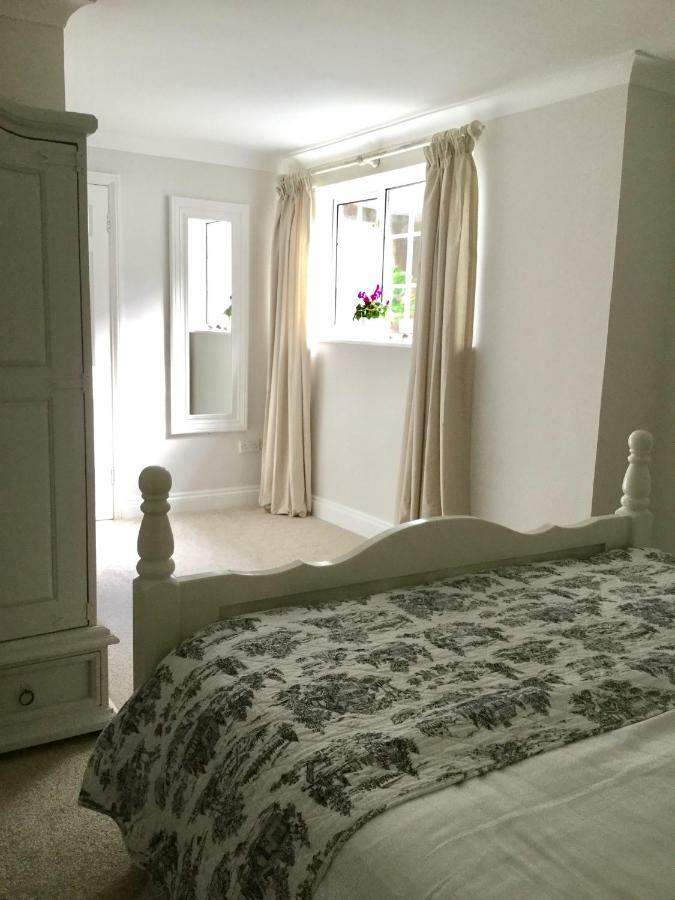 Beautiful 1Br Apartment In Historic St Aubin House Exterior foto